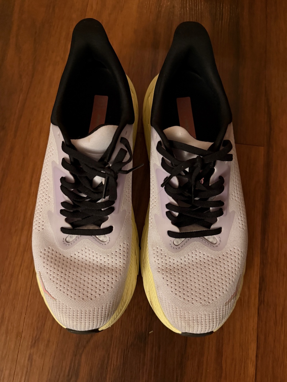 Women’s Hoka Arahi 7 Running Shoes in Purple and Yellow